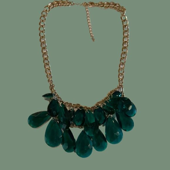 Vintage Emerald Green Statement Necklace - Picture 2 of 3